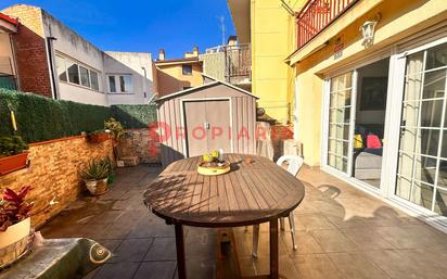 Vista exterior de Casa adosada en venda en Rubí amb Aire condicionat, Jardí privat i Terrassa