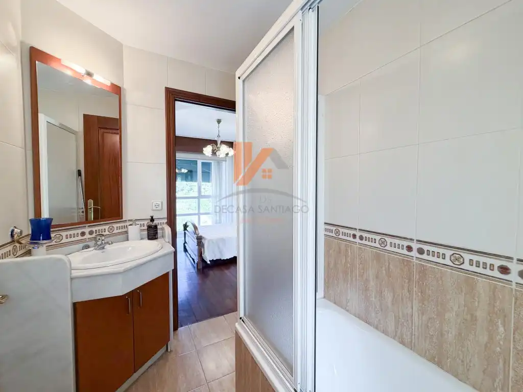 Bathroom of Detached homes for sale in Santiago de Compostela   with Heating, Private garden and Terrace