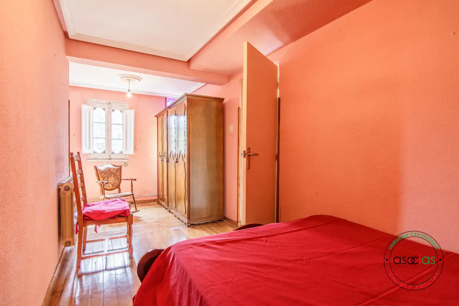 Habitación de Casa o chalet en venta en Las Regueras   con Calefacción y Jardín privado
