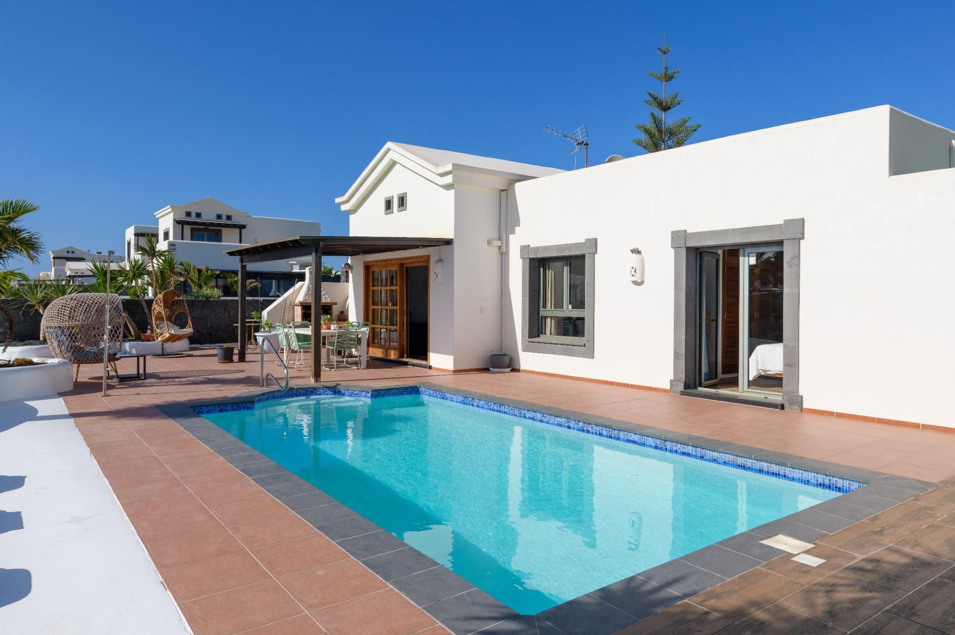 Swimming pool of House or chalet for sale in Yaiza  with Air Conditioner, Private garden and Storage room