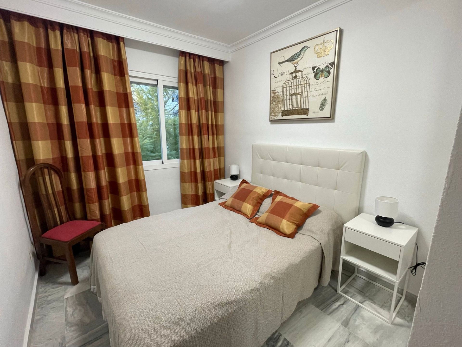 Habitación de Apartamento de alquiler en Marbella con Aire acondicionado, Amueblado y Balcón