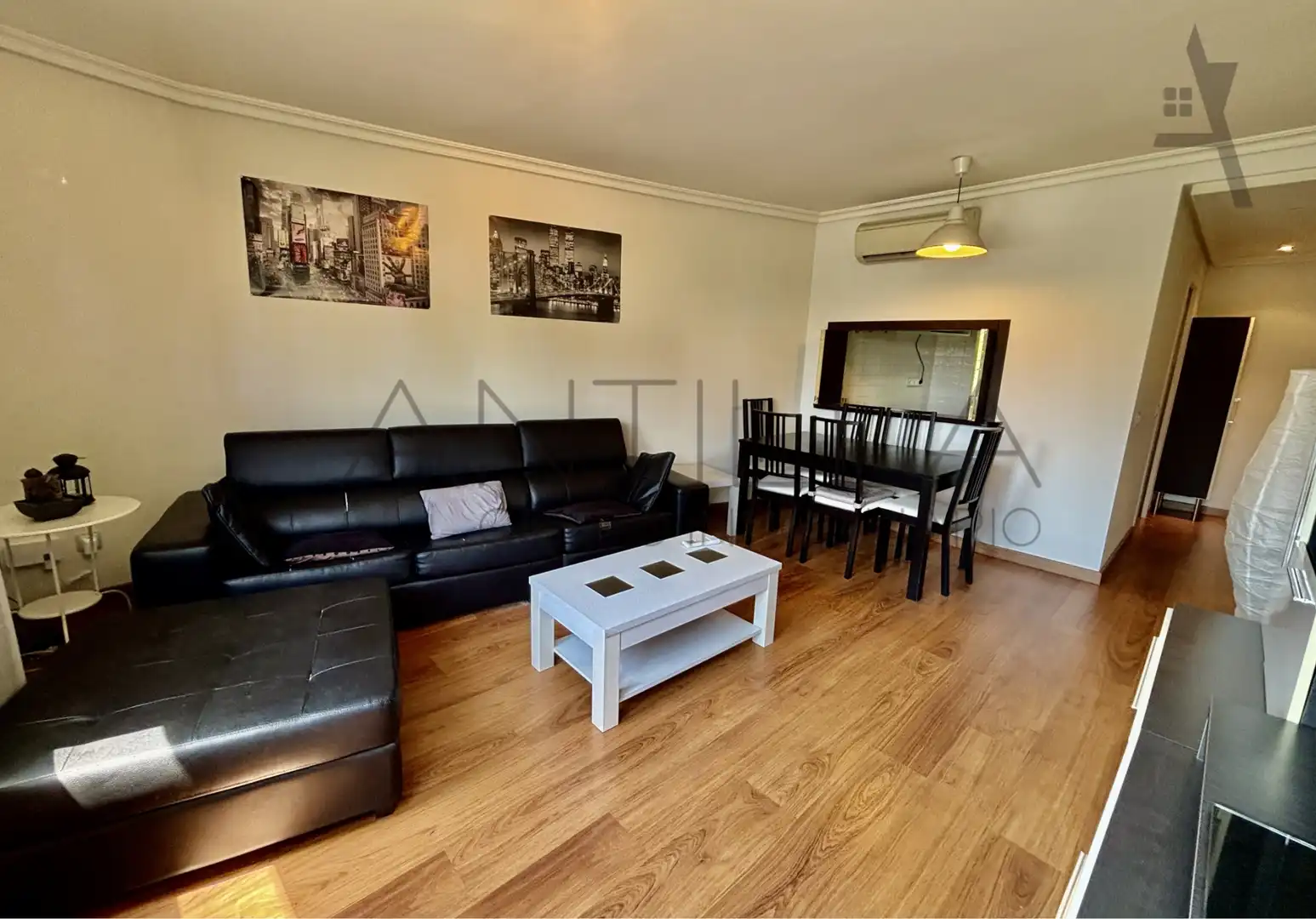 Living room of Flat for sale in Madrid  with Air Conditioner, Heating and Furnished