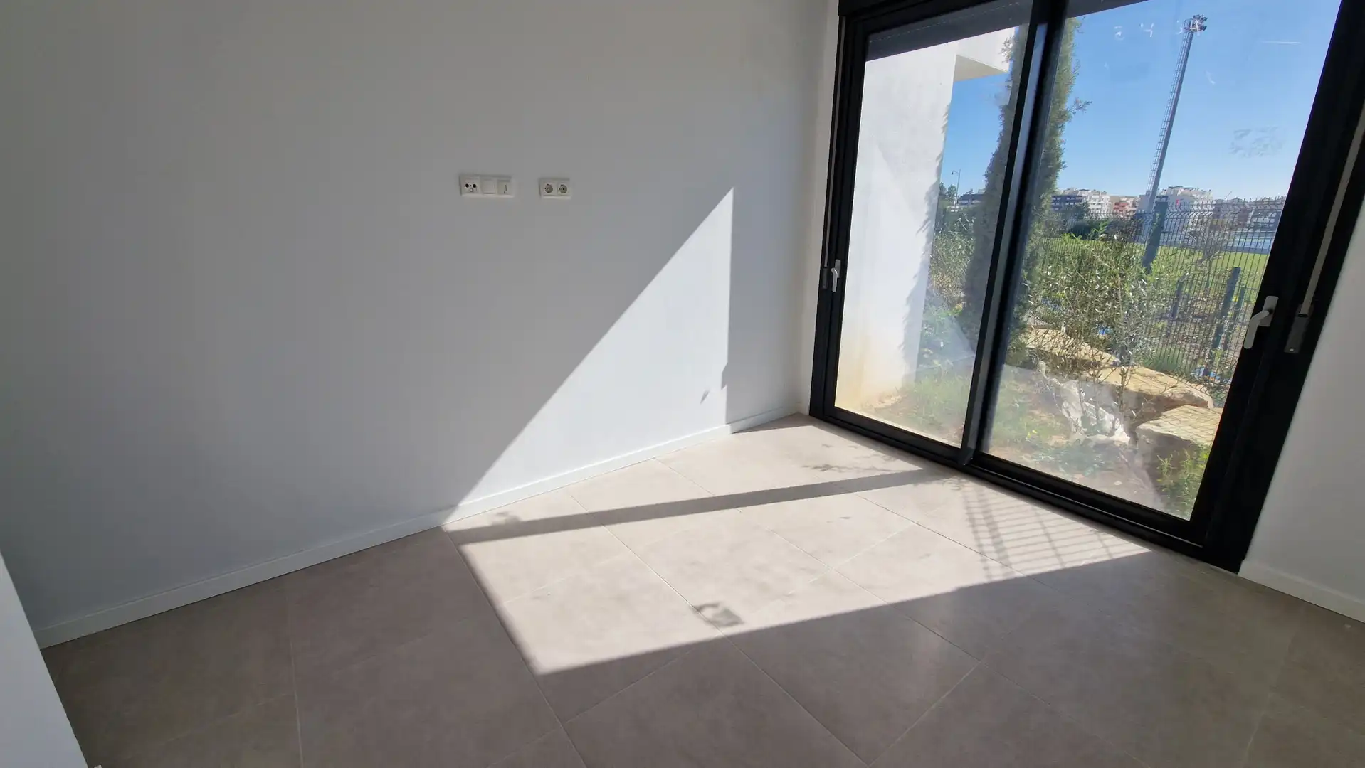 Planta baja en venta en Estepona con Aire acondicionado, Jardín privado y Terraza