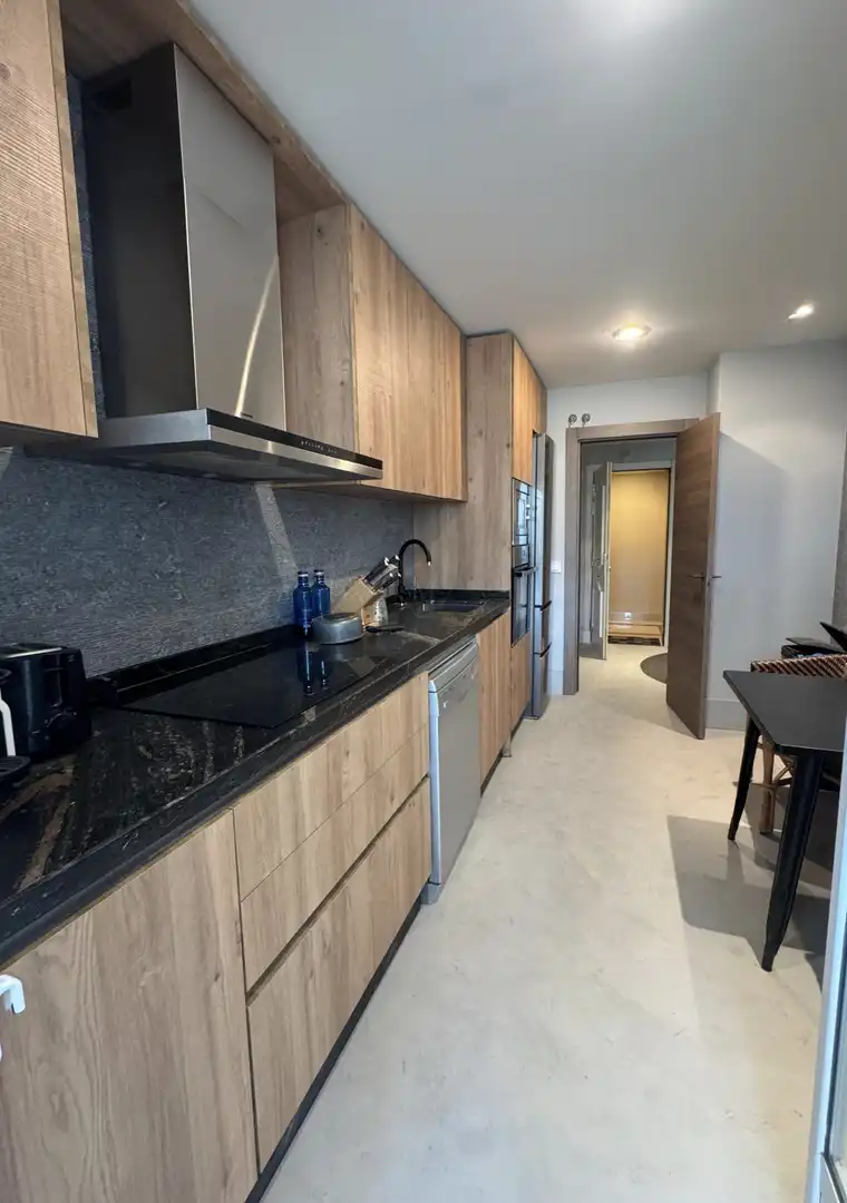 Cuina de Apartament de lloguer en Marbella amb Aire condicionat, Piscina i Moblat