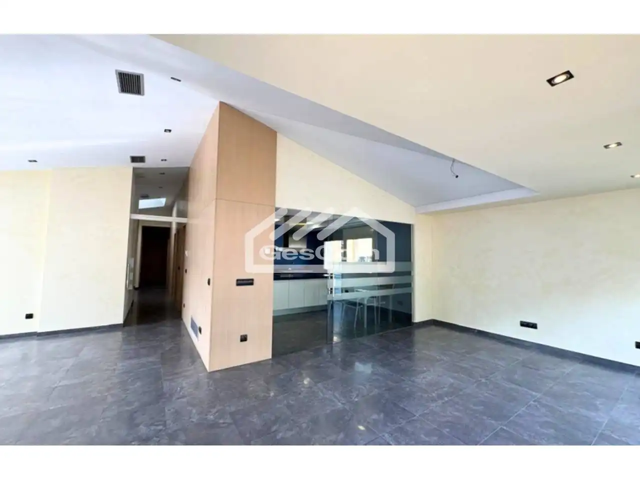 Ático en venta en Escaldes – Engordany con Aire acondicionado, Calefacción y Terraza