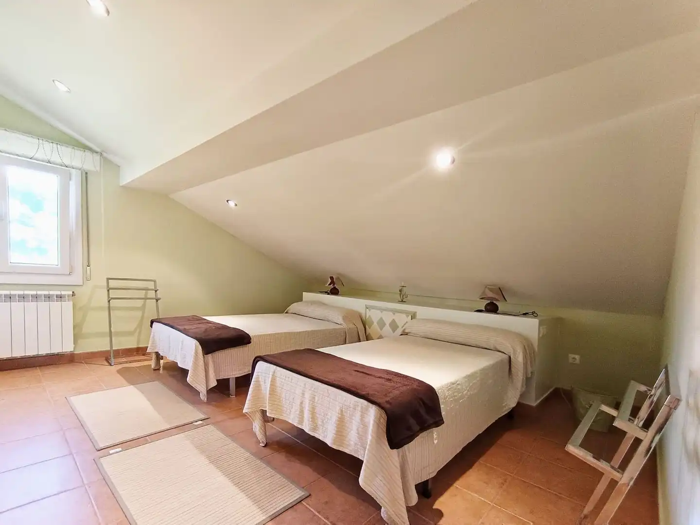 Dormitori de Casa o xalet en venda en Pontevedra Capital  amb Jardí privat, Terrassa i Traster