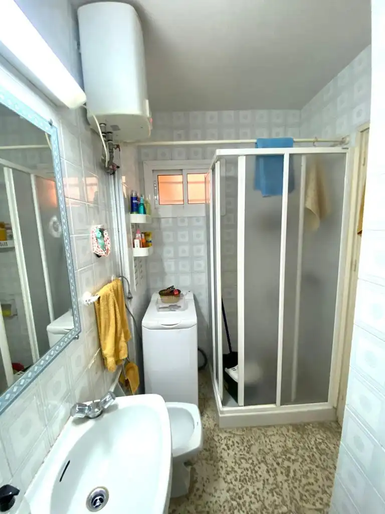 Baño de Estudio en venta en Benalmádena con Terraza y Amueblado