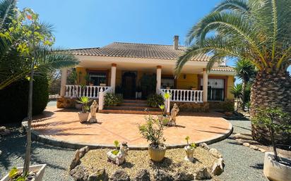 Vista exterior de Casa o xalet en venda en Puerto Lumbreras amb Aire condicionat, Terrassa i Piscina