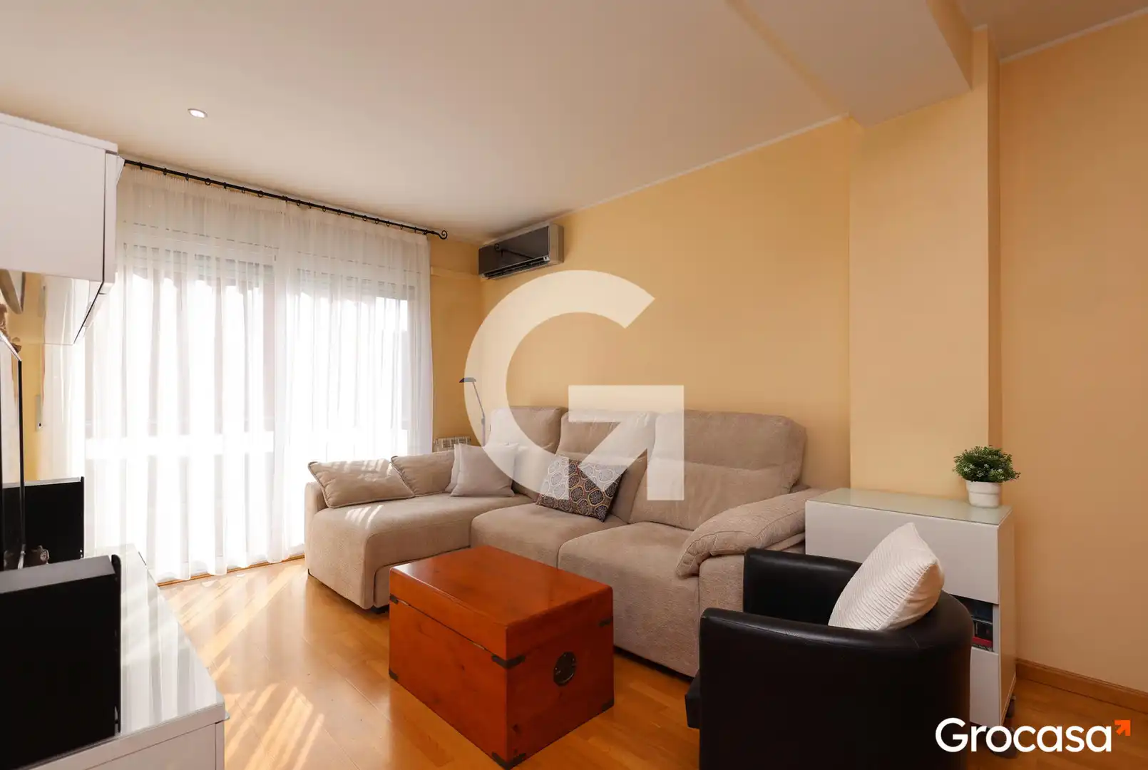 Sala de estar de Piso en venta en L'Hospitalet de Llobregat con Aire acondicionado, Calefacción y Horno