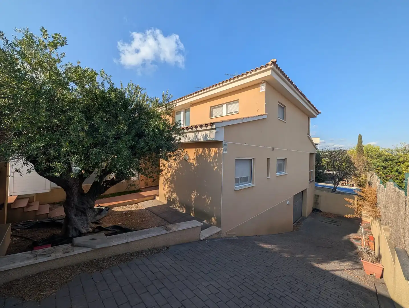Reihenhaus mit Pool zum Verkauf in Carrer Montserrat Roig