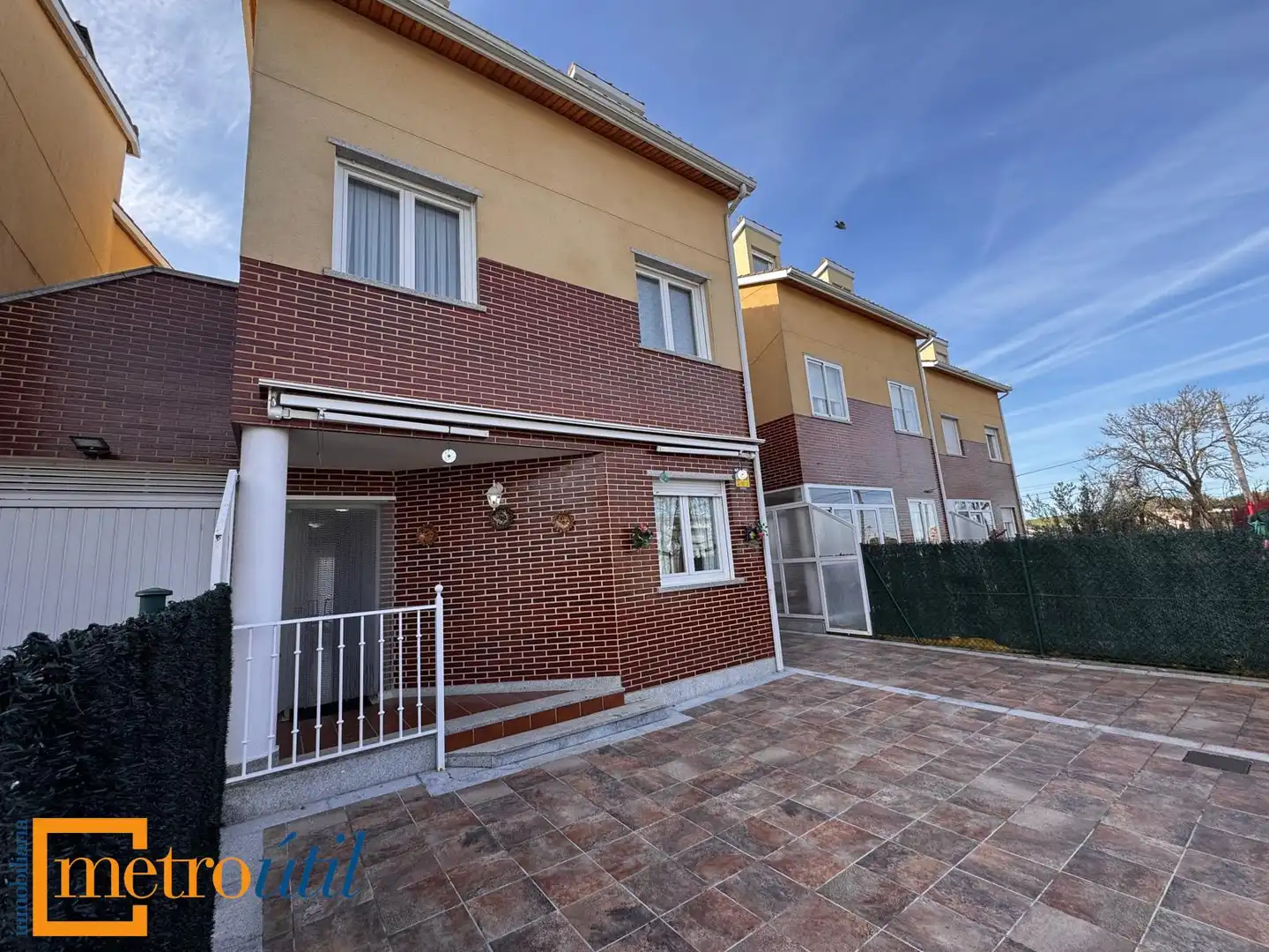 Vista exterior de Casa o xalet en venda en Mozárbez amb Calefacció, Jardí privat i Parquet