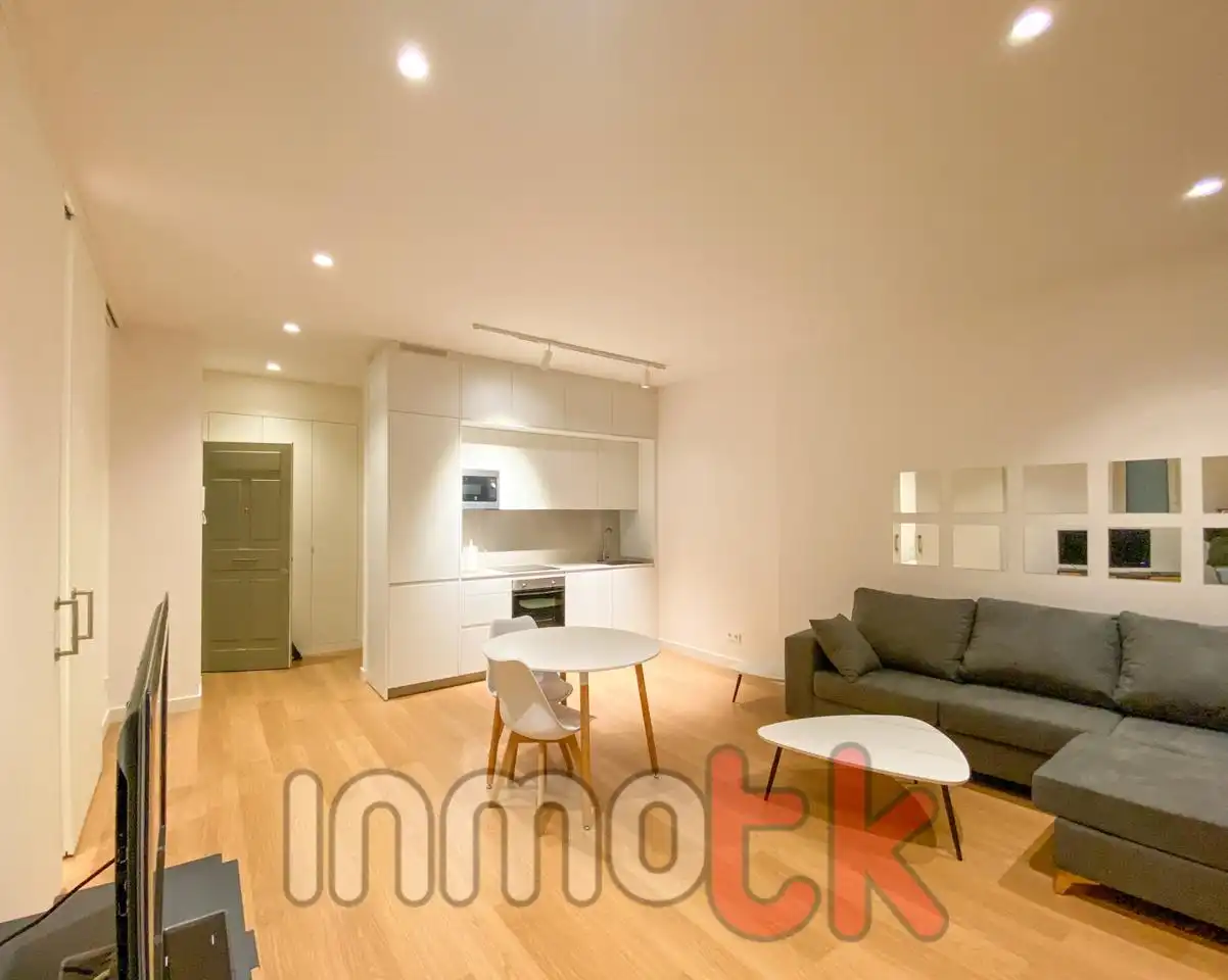 Vista exterior de Piso de alquiler en A Coruña Capital  con Calefacción y Amueblado