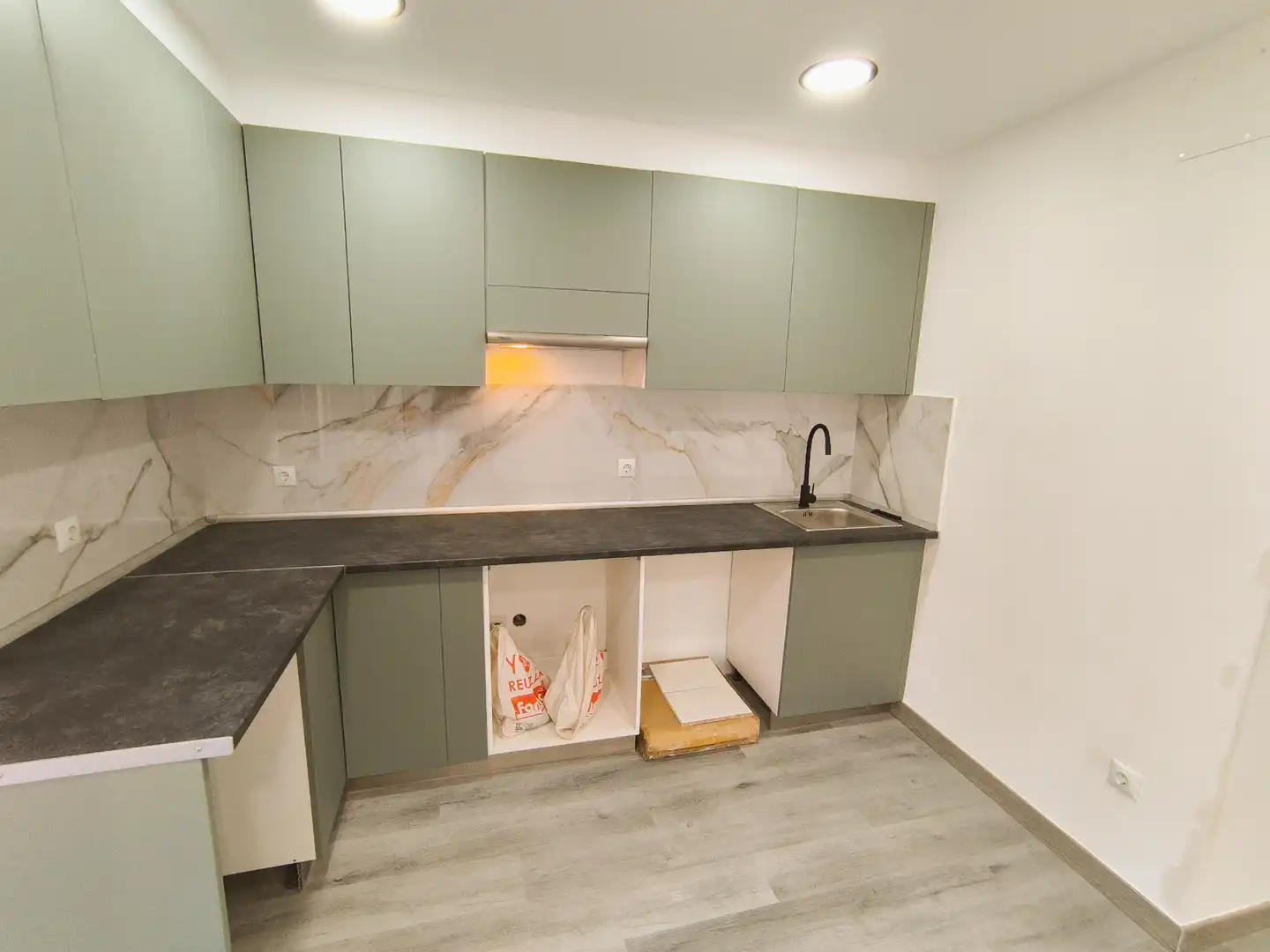 Kitchen of Flat for sale in Palencia  with Air Conditioner, Heating and Parquet flooring