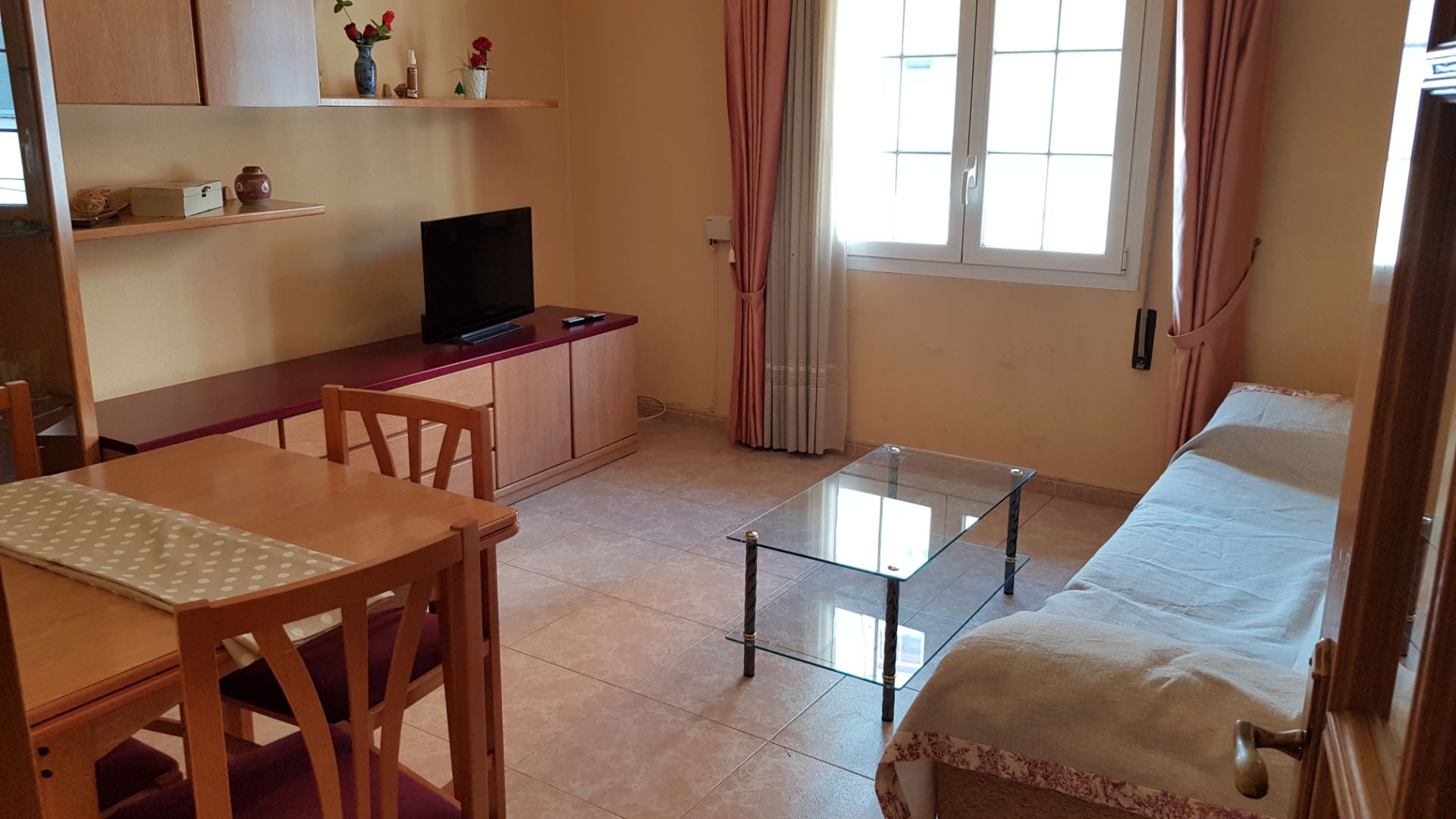 Sala d'estar de Pis de lloguer en  Huesca Capital amb Calefacció, Terrassa i Moblat