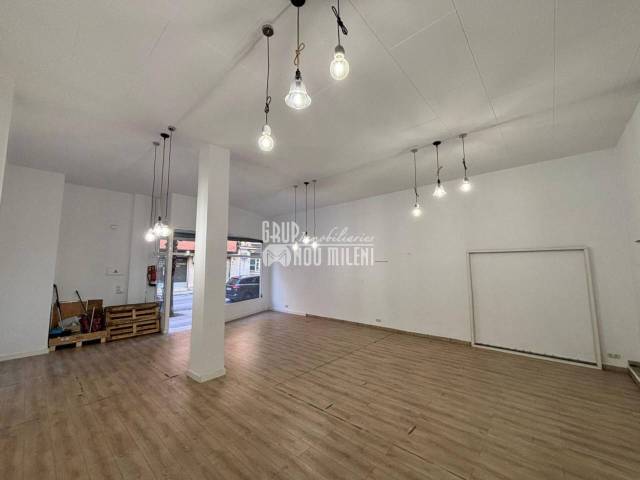 Local comercial en Alquiler en Azorín en Camí Reial