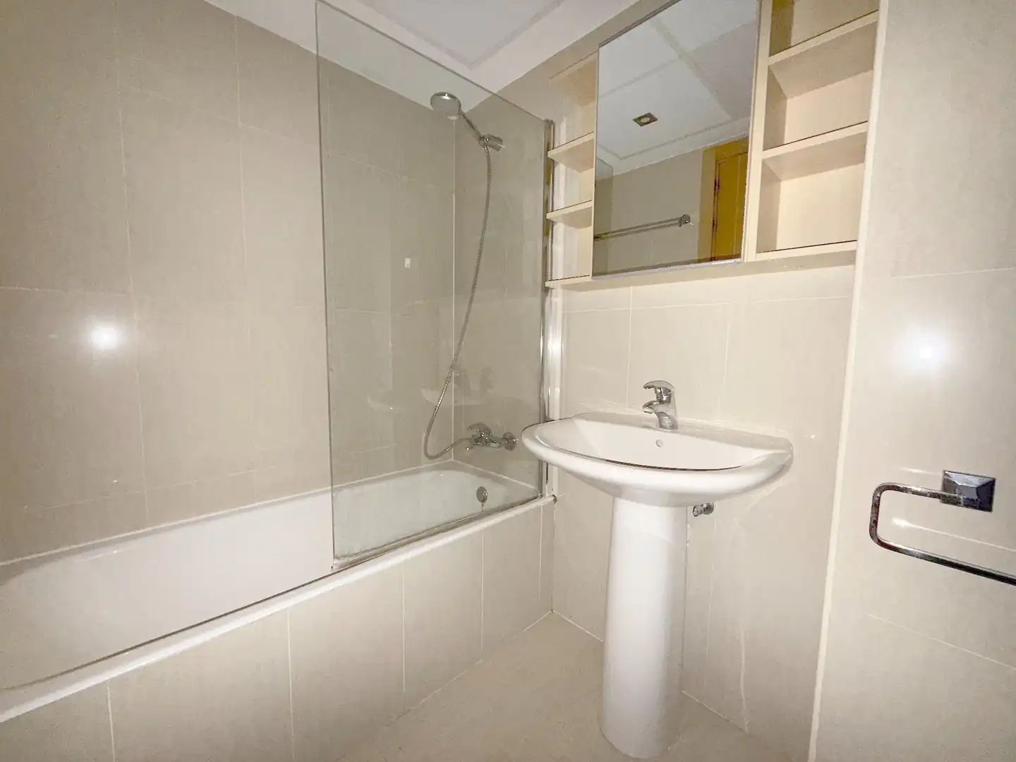 Badezimmer von Dachboden zum Verkauf in Zaragoza mit Heizung, Parkett und Terrasse
