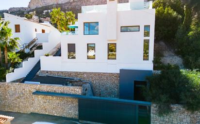 Vista exterior de Casa o xalet en venda en Calpe / Calp amb Aire condicionat, Terrassa i Piscina