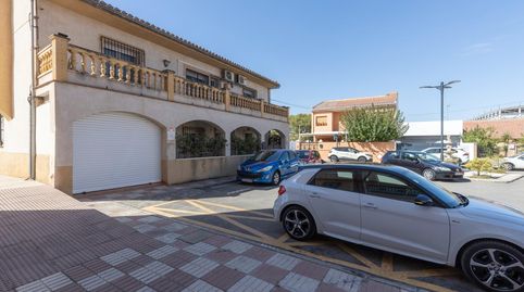 Casa en Armilla con terraza, patio y amplia cochera