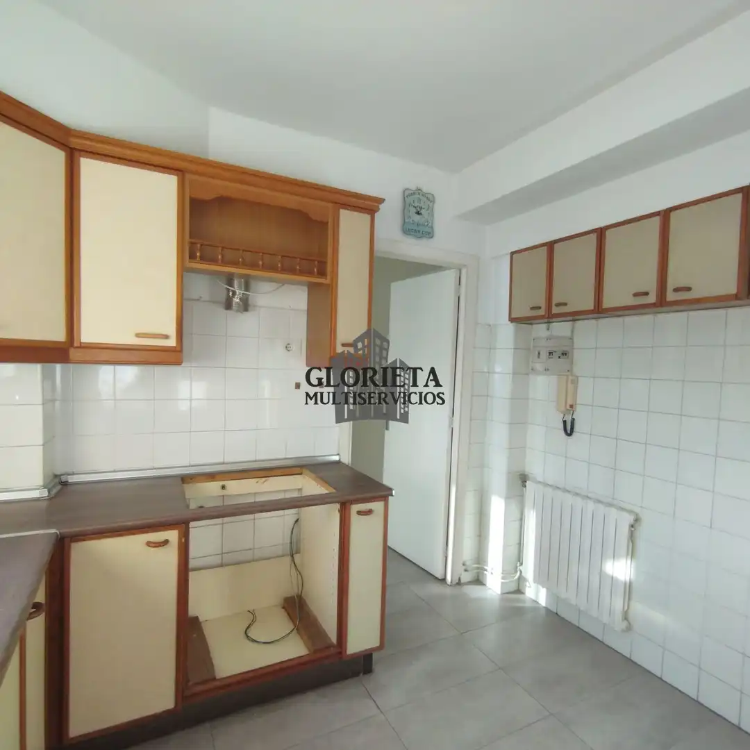 Cocina de Piso en venta en Vigo  con Calefacción, Parquet y Terraza