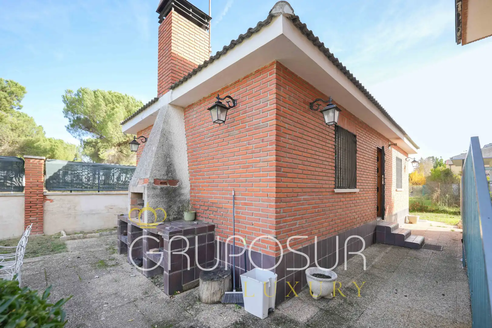 Vista exterior de Casa o xalet en venda en Valladolid amb Calefacció, Jardí privat i Terrassa