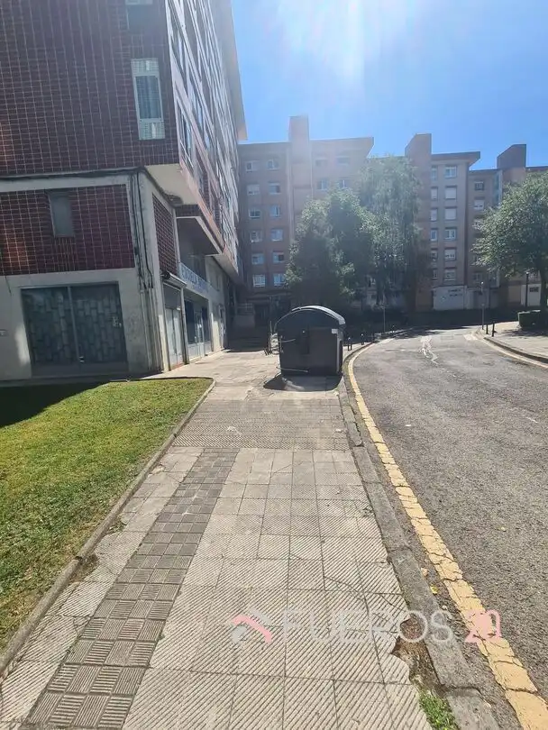 Aparcament de Pis en venda en Barakaldo  amb Calefacció, Jardí privat i Terrassa