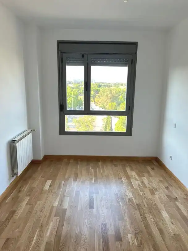 Bedroom of Flat for rent in Madrid  with Air Conditioner, Heating and Private garden
