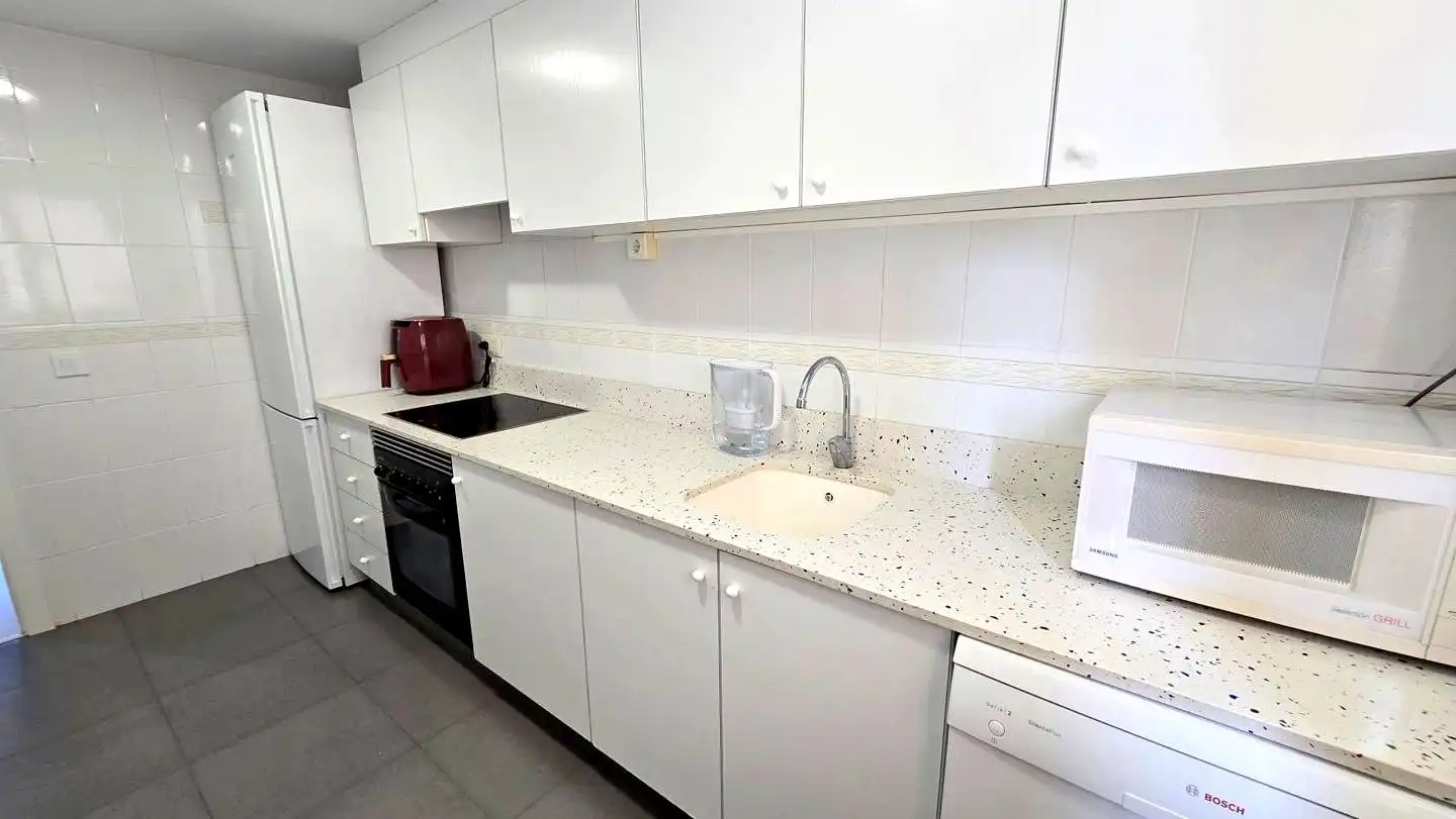 Cuina de Apartament de lloguer en Gandia amb Aire condicionat, Parquet i Terrassa