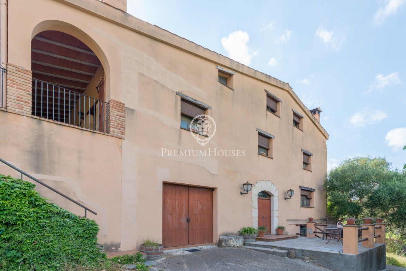 Vista exterior de Finca rústica en venda en El Catllar  amb Calefacció, Jardí privat i Terrassa