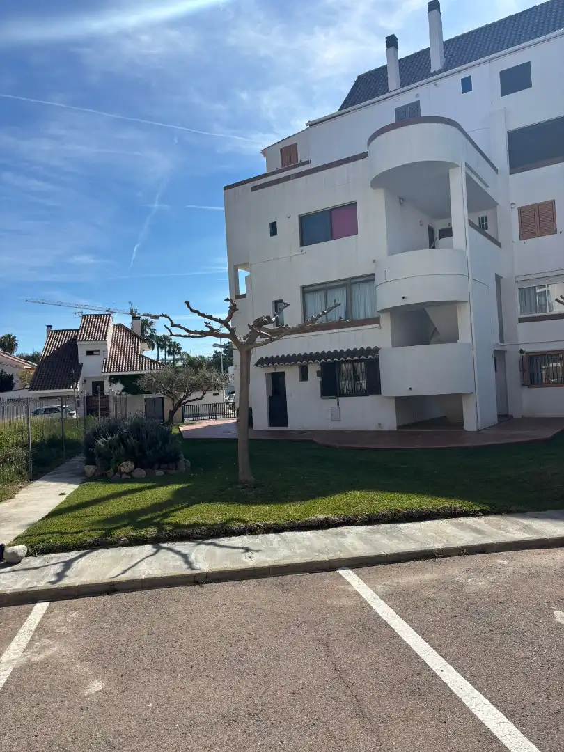Vista exterior de Pis en venda en Sagunto / Sagunt amb Aire condicionat, Jardí privat i Terrassa