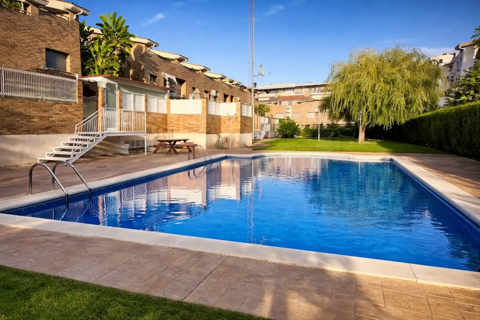 Casa pareada con piscina en venta en Barenys