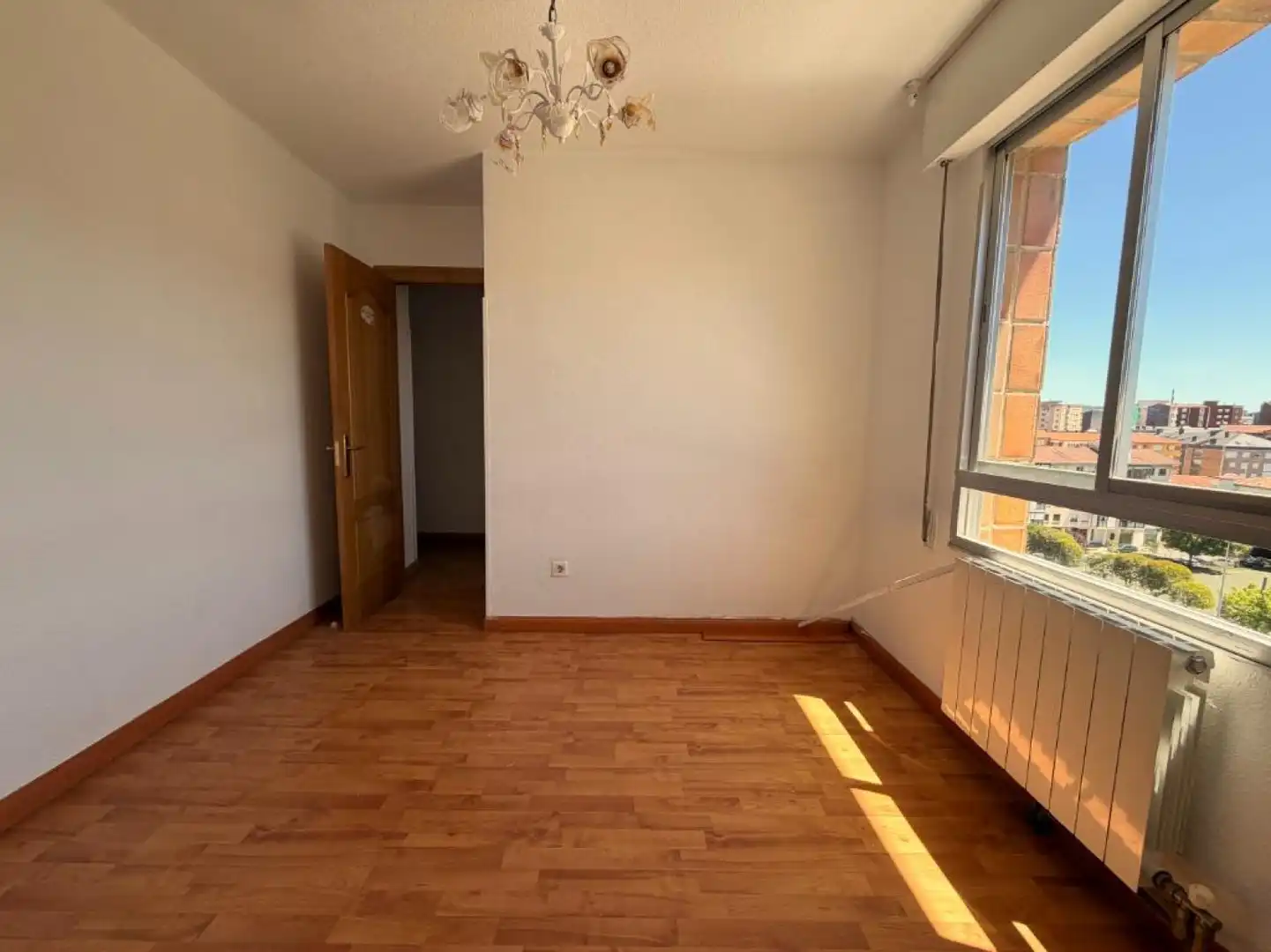 Dormitori de Pis en venda en Torrelavega  amb Calefacció, Jardí privat i Parquet