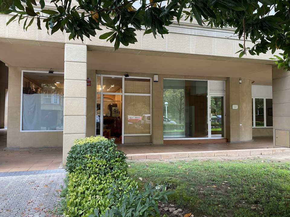 Vista exterior de Oficina en venda en Donostia - San Sebastián  amb Aire condicionat i Calefacció