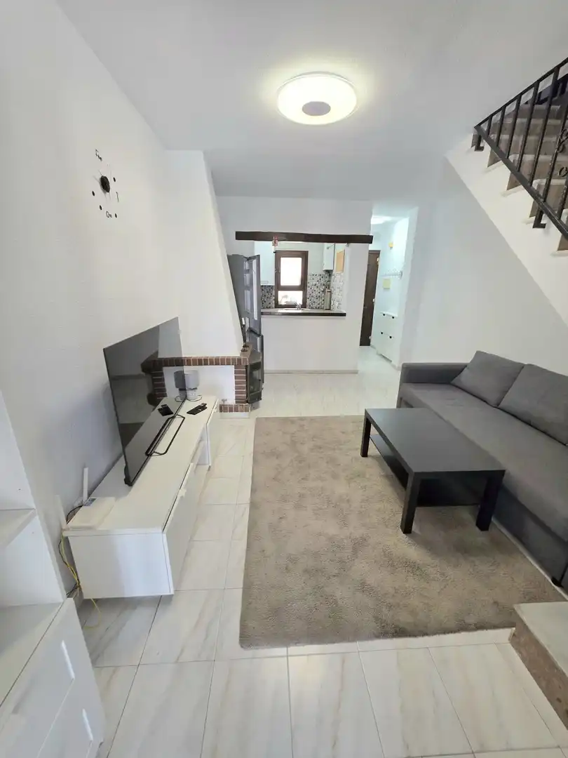 Sala d'estar de Dúplex en venda en Torrevieja amb Aire condicionat, Terrassa i Moblat