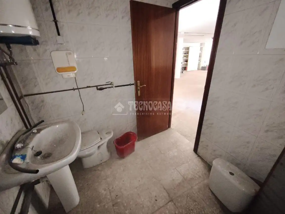 Baño de Local en venta en Parla