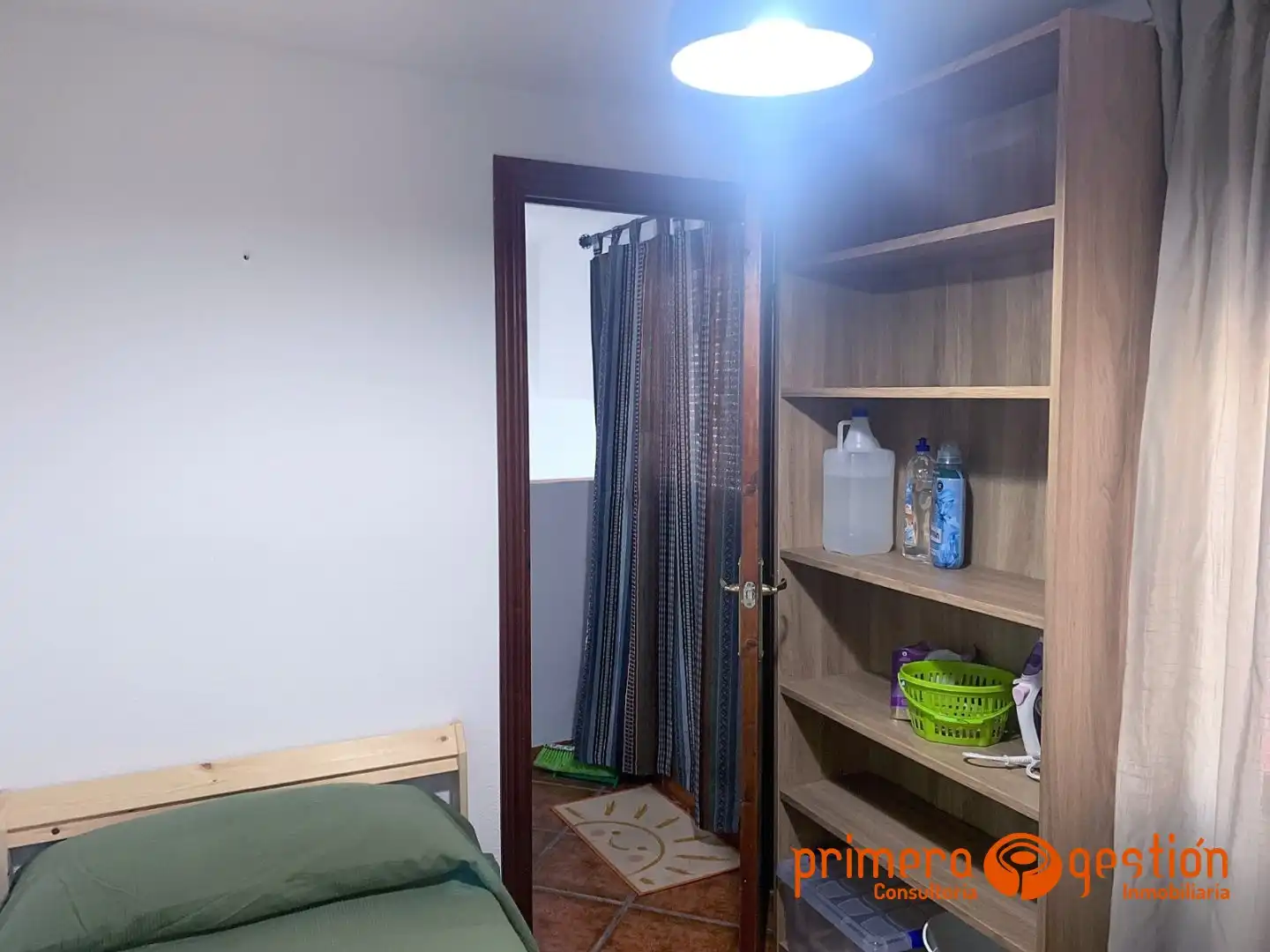 Dormitori de Casa o xalet en venda en Constantina amb Terrassa i Moblat