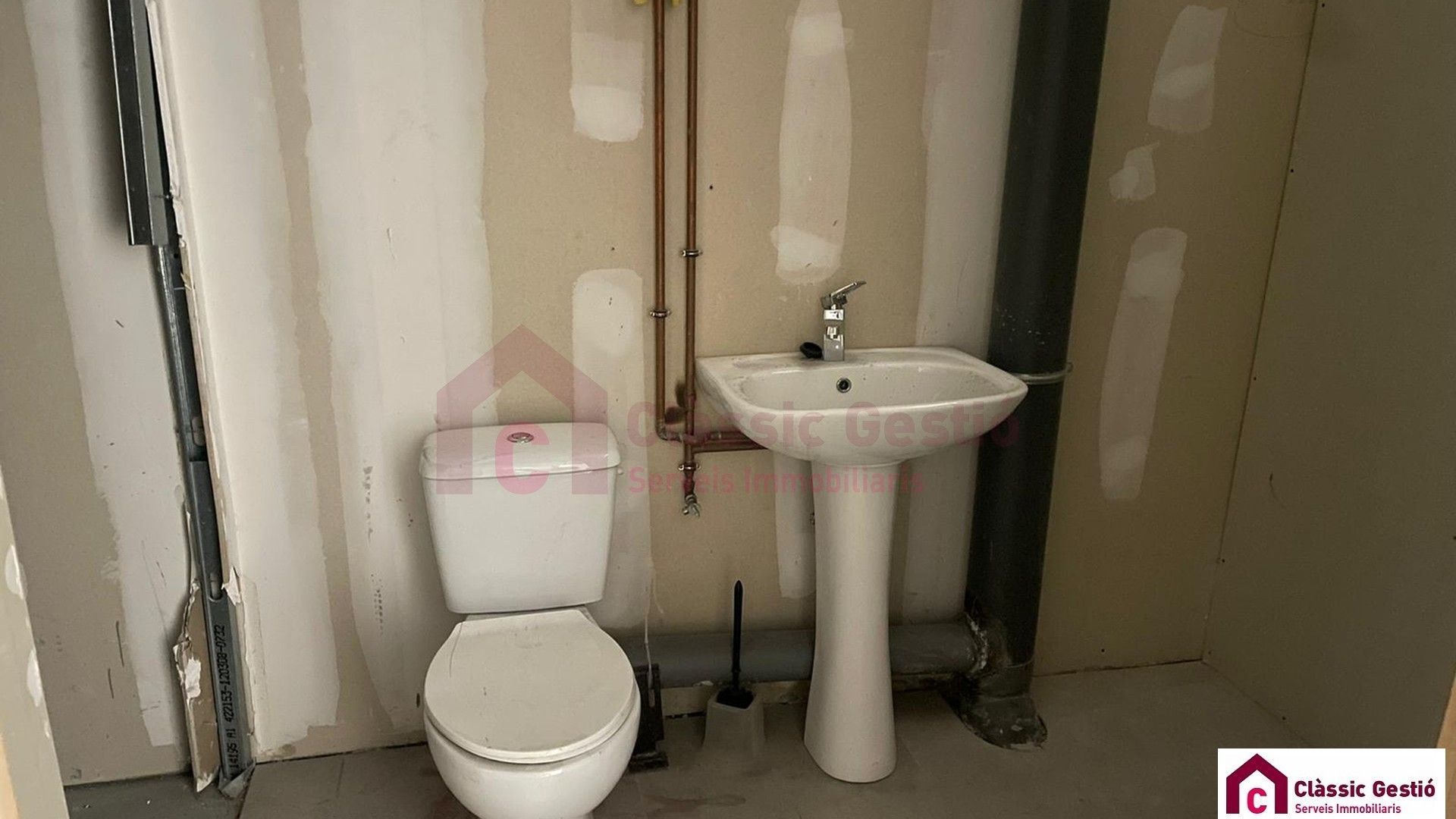 Bany de Local en venda en Terrassa amb Aire condicionat