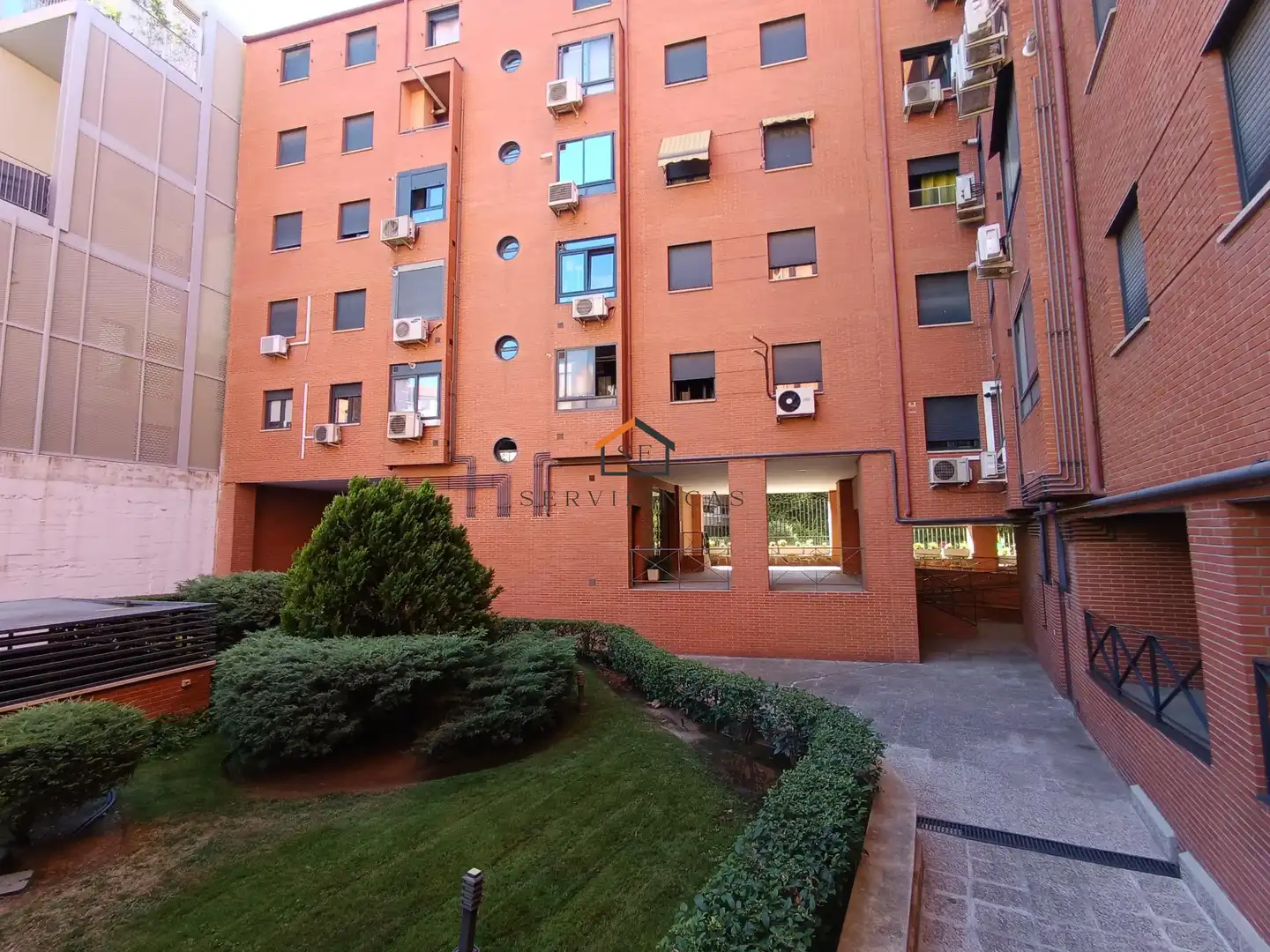 Außenansicht von Wohnung zur Miete in Madrid mit Klimaanlage, Heizung und Parkett