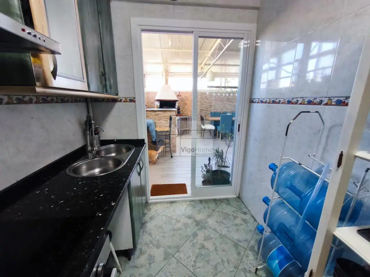 Cocina de Piso en venta en Vigo  con Calefacción, Terraza y Trastero