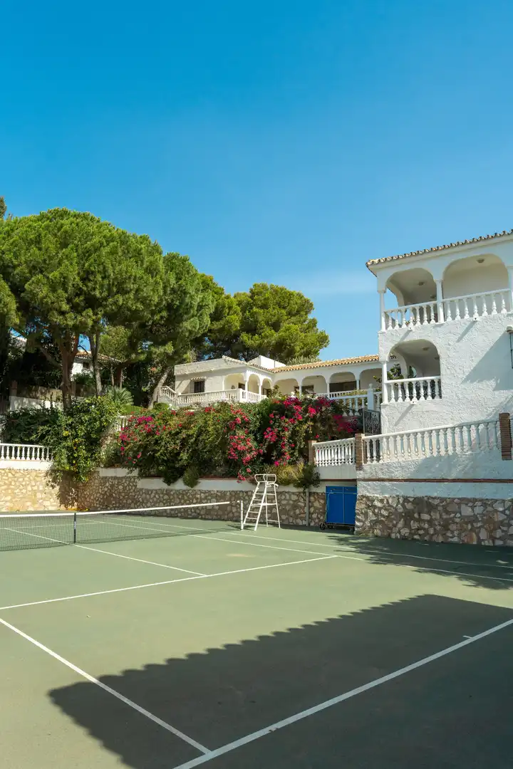 Vista exterior de Casa o xalet en venda en Mijas amb Aire condicionat, Jardí privat i Terrassa