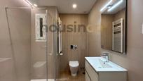 Bathroom of Flat for sale in  Madrid Capital  with Air Conditioner, Terrace and Balcony