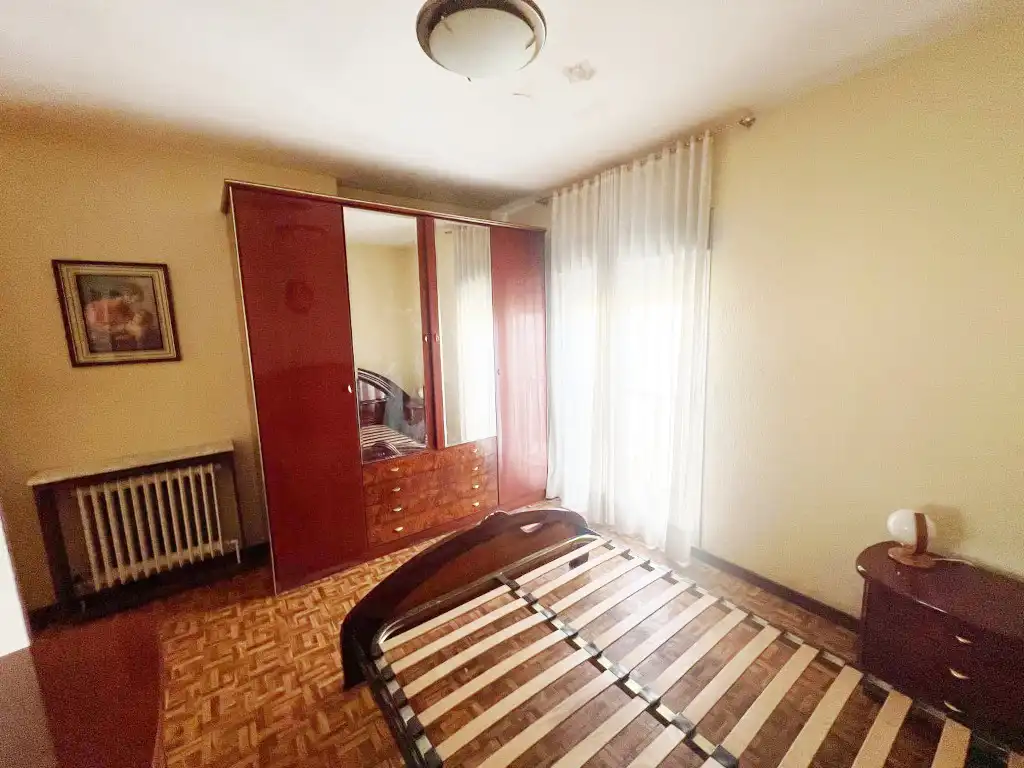 Habitación de Piso en venta en Madrid con Calefacción, Parquet y Terraza