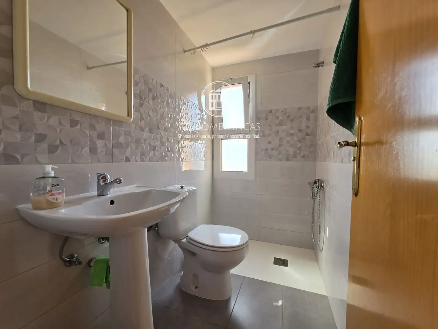 Bathroom of Flat for sale in Roda de Berà  with Terrace, Swimming Pool and Community pool