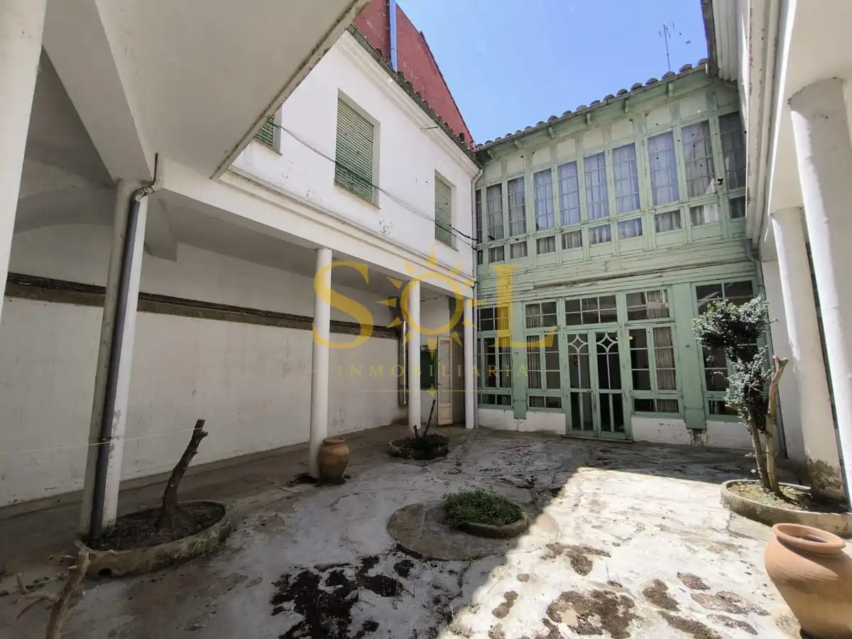 Vista exterior de Casa o chalet en venta en La Bañeza  con Calefacción, Parquet y Trastero