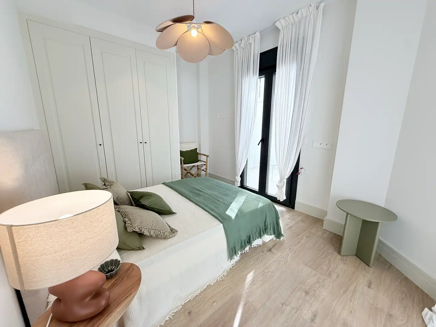 Schlafzimmer von Einfamilien-Reihenhaus zum Verkauf in Málaga mit Privatgarten, Balkon und Gemeinschaftspool