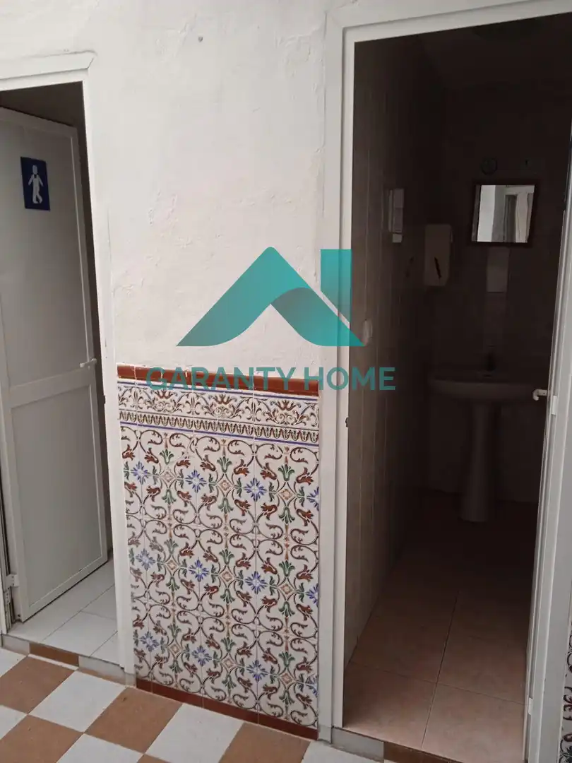 Baño de Local de alquiler en Casar de Cáceres con Aire acondicionado y Amueblado