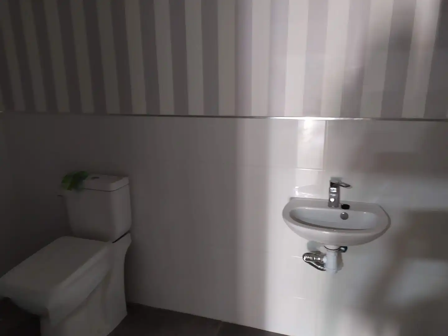 Bathroom of Commercial properties for rent in Sevilla  with Air Conditioner