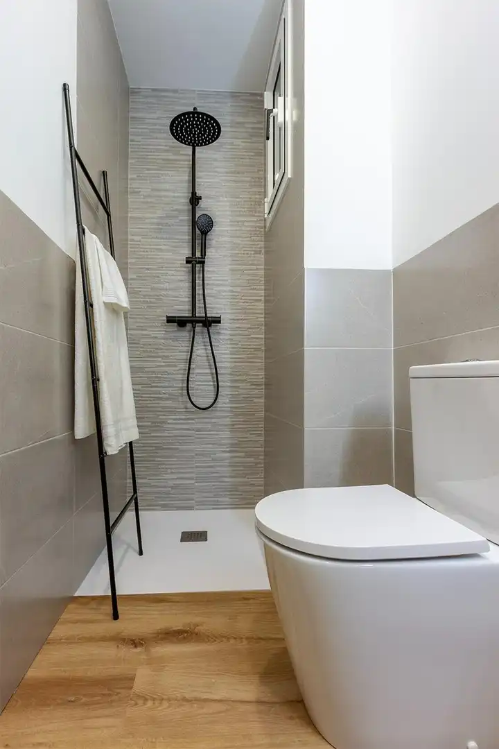 Bathroom of Flat for sale in Sabadell