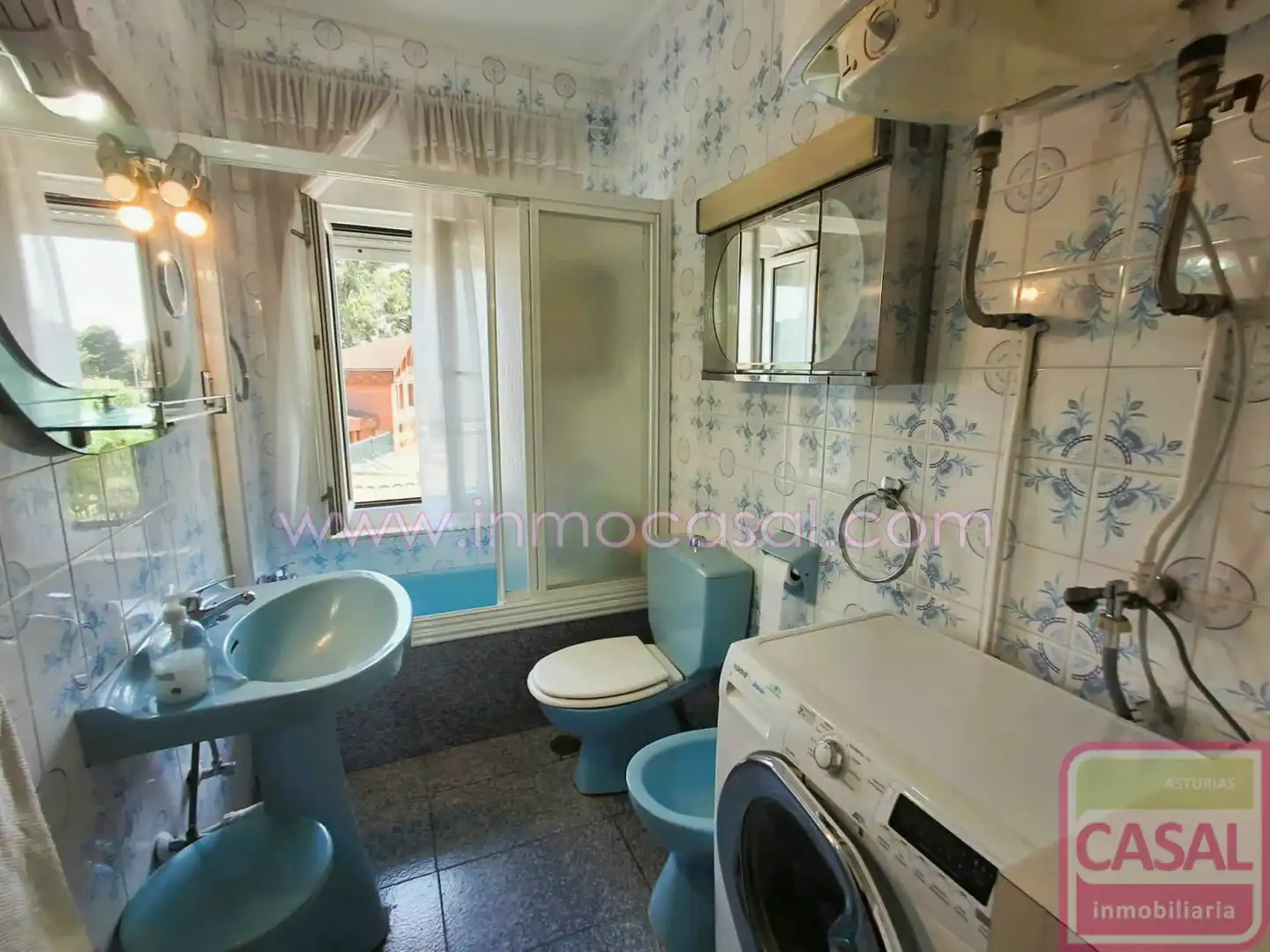 Badezimmer von Wohnung zum Verkauf in Castrillón mit Möbliert