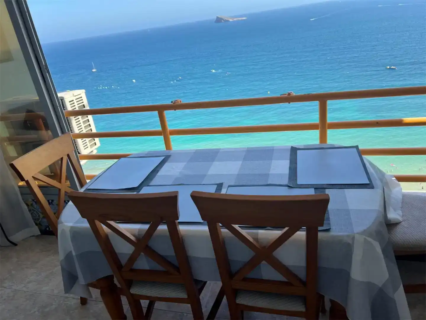 Wohnung zur Miete in Benidorm mit Klimaanlage, Privatgarten und Schwimmbad