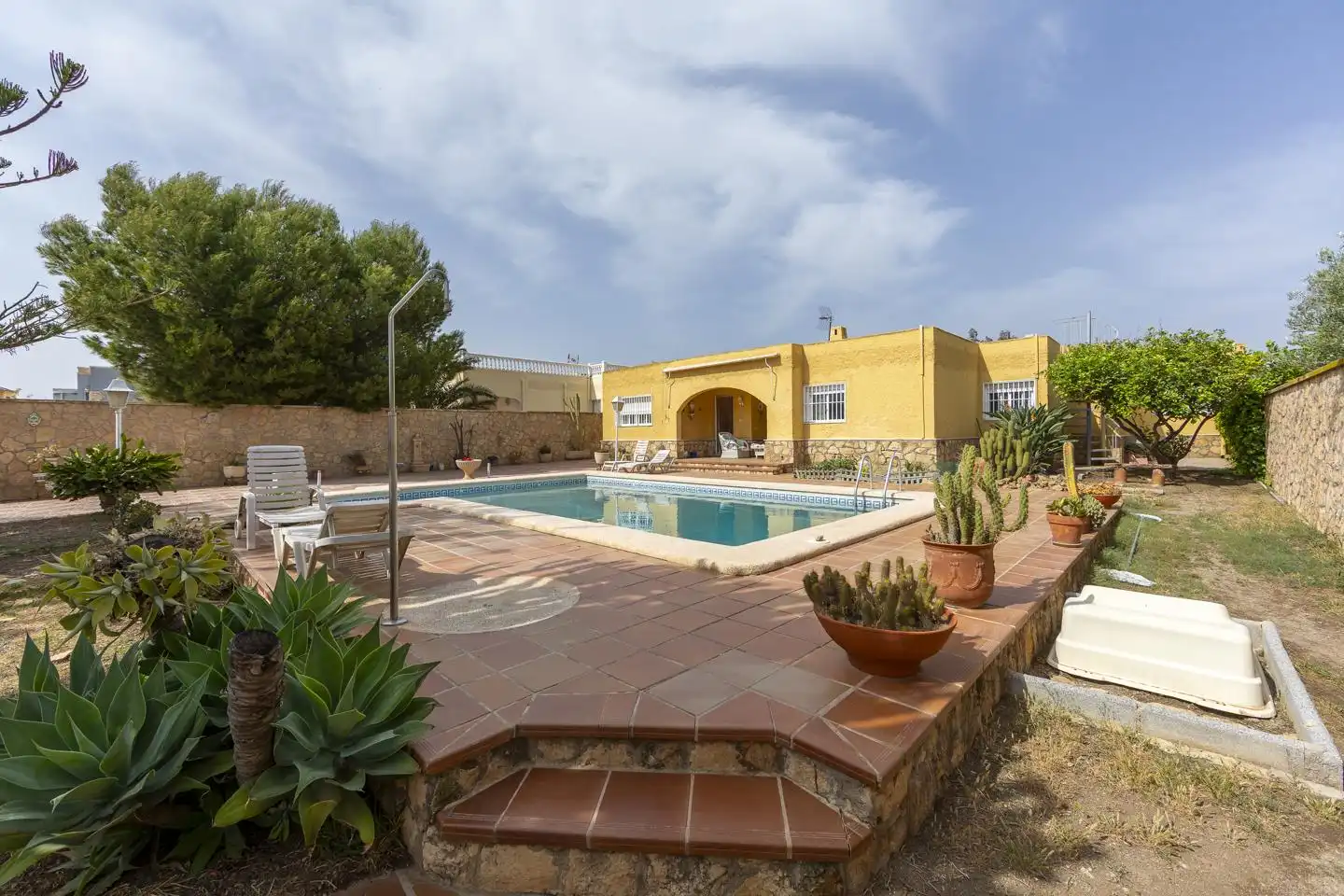 Piscina de Casa o chalet en venta en  Almería Capital con Aire acondicionado, Jardín privado y Terraza